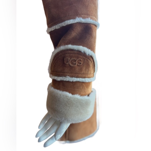 UGG Shearling/ Suede Coat with hood. Mid length, size small, excellent condition - Picture 4 of 7